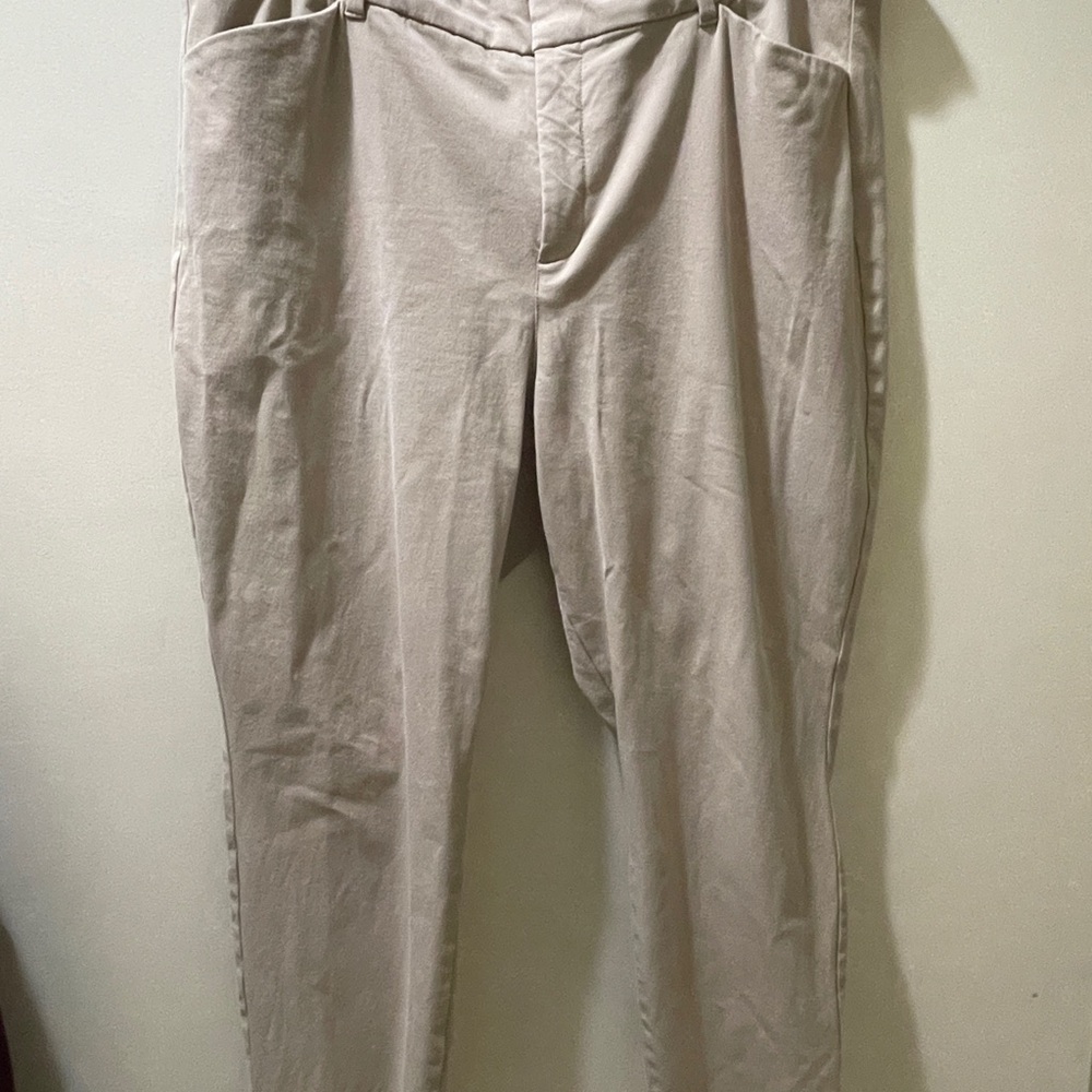Old Navy Women's Cream Cropped Pants